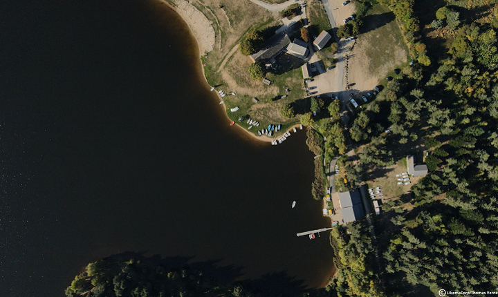 Les infrastructures touristiques au bord du lac de Devesset (photo : Thomas Verne)